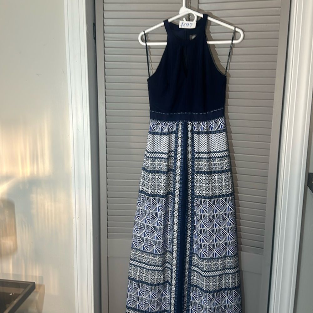 pre-owned: Vince Camuto navy white tribal print halter maxi dress size 2